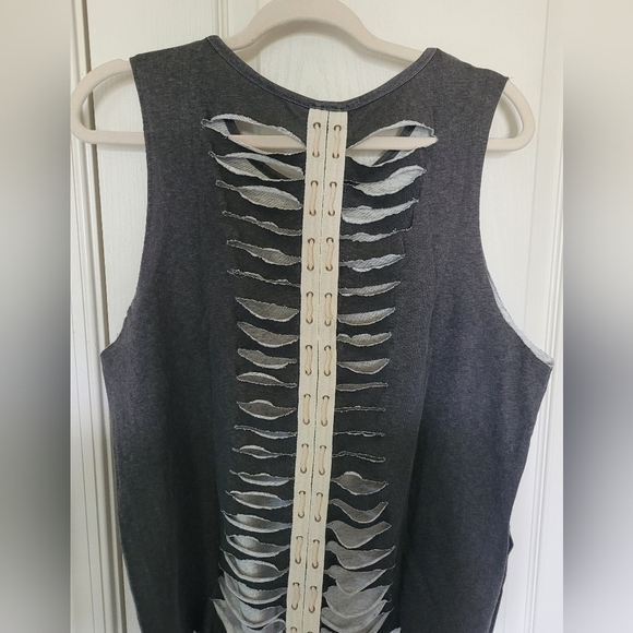POL Gray Sleeveless Top with Cream Lace and Cutout Detail. Sz S NWOT - Picture 5 of 7